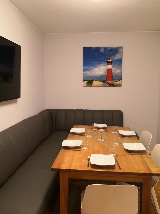 Ferienwohnung Fuer Grosse Familien Im Haus Akunak Бюзум Екстер'єр фото
